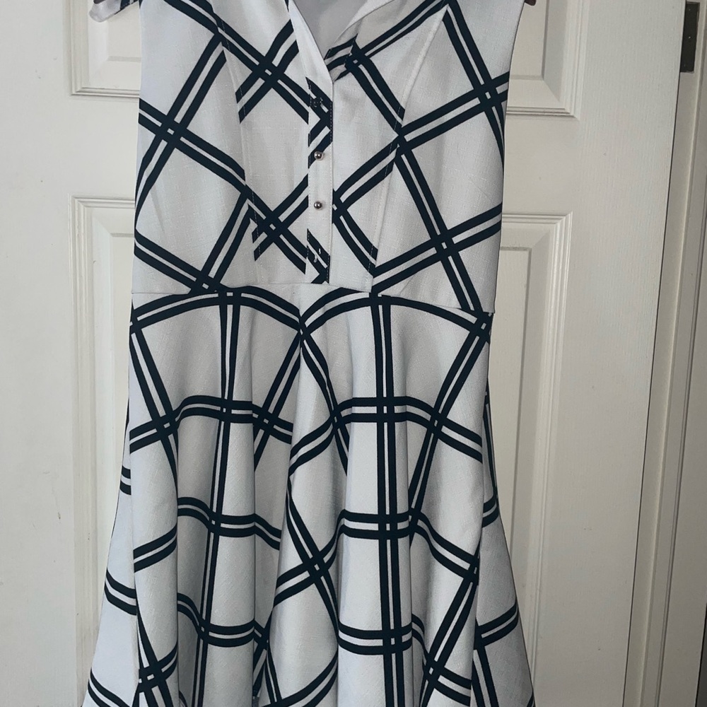 Chic Black and White Geometric Dress size large